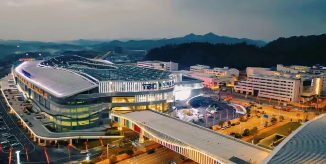 第 22 届中国景德镇国际陶瓷博览会（1819 陶瓷嘉年华）10 月 18 - 22 日陶博城举办，邀多国嘉宾共促陶瓷交流合作